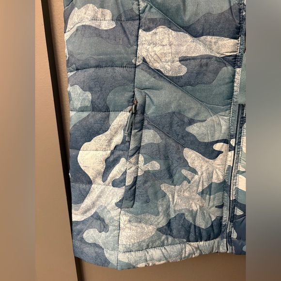 The North Face 550 Down Puffer Vest Camo Womens Medium Outerwear Ski Snowboard - Picture 6 of 11